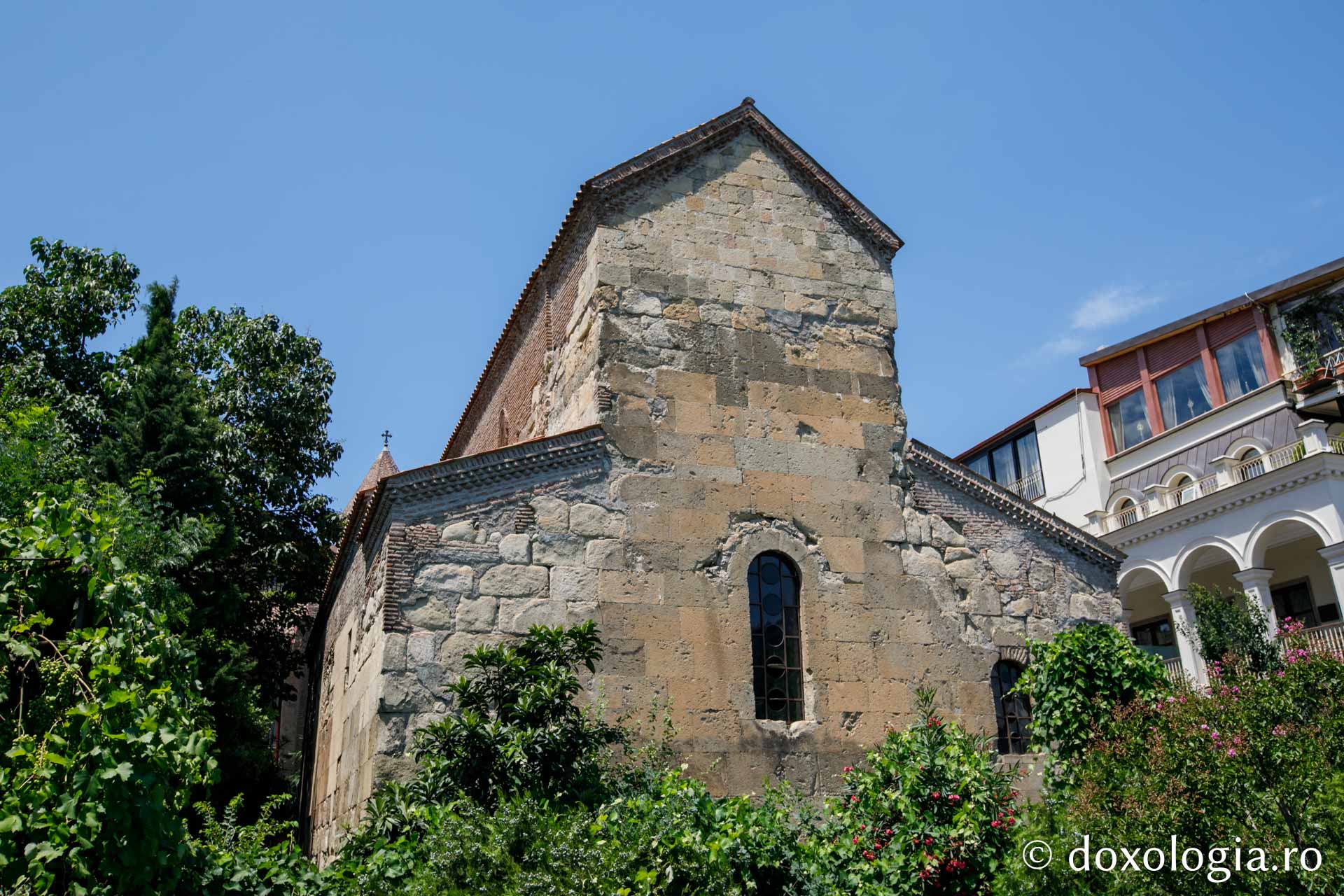(Foto) Paşi de pelerin la Biserica Anchiskhati – Tbilisi, Georgia