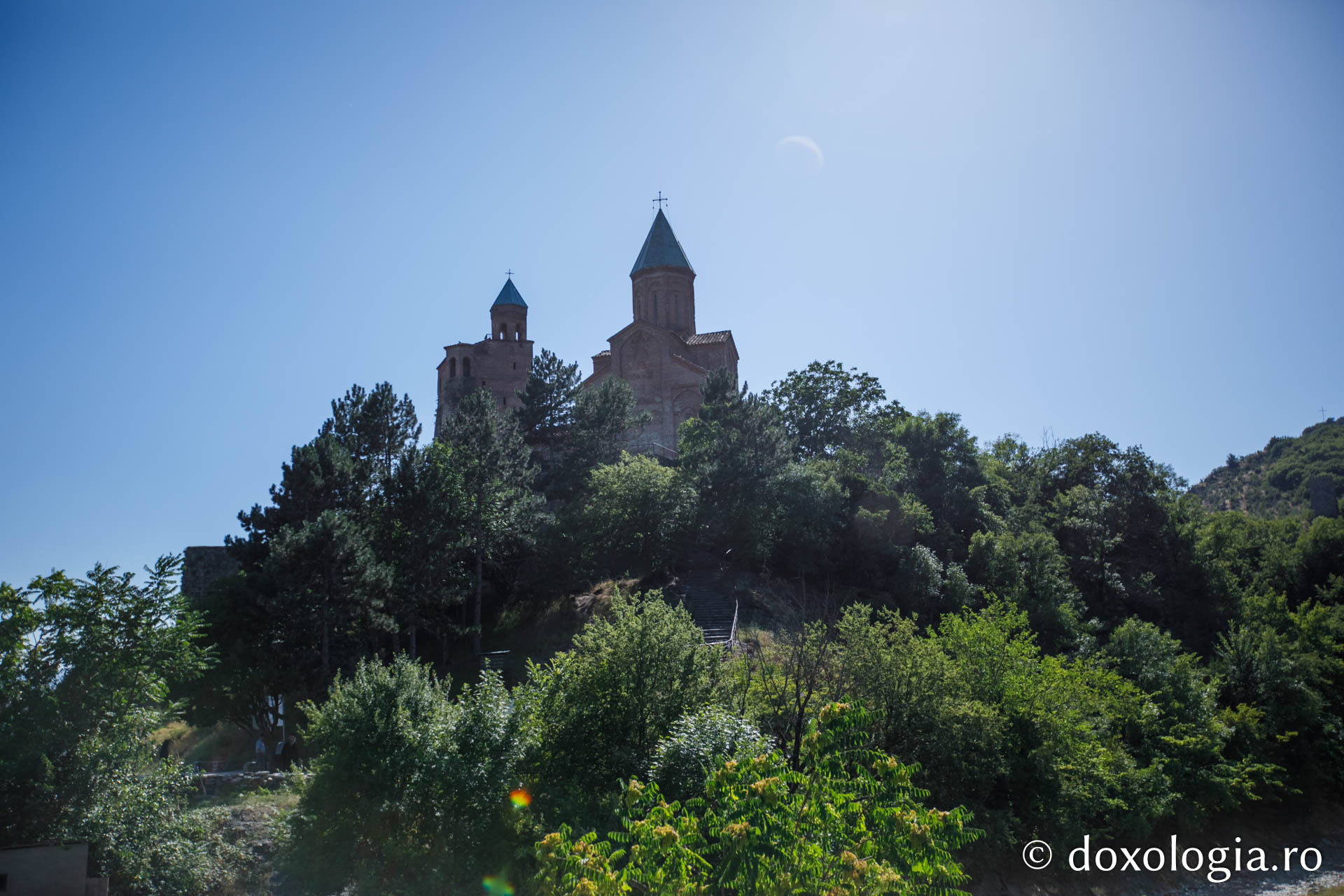 (Foto) Paşi de pelerin la Biserica Gremi – Georgia