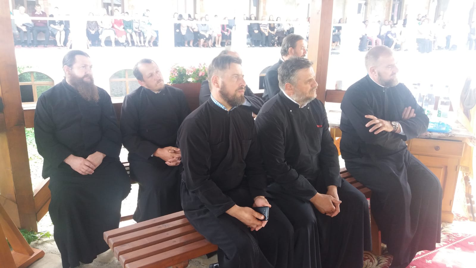 Părintele profesor Vasile Mihoc a slujit şi a conferenţiat la Vicovu de Sus