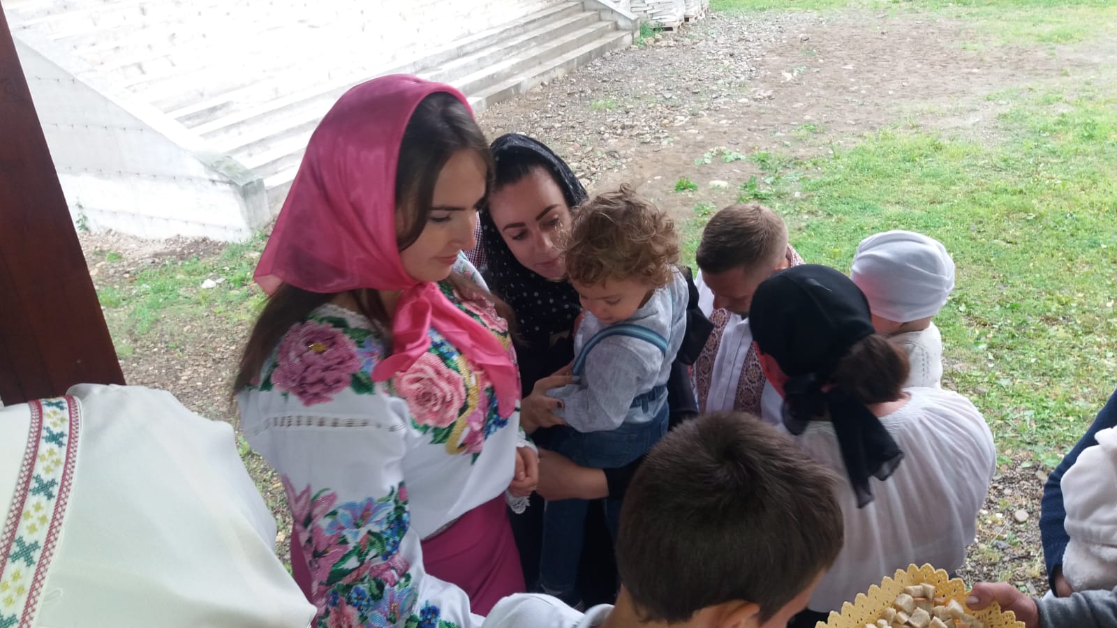 Părintele profesor Vasile Mihoc a slujit şi a conferenţiat la Vicovu de Sus