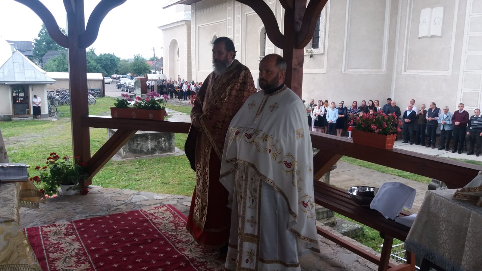 Părintele profesor Vasile Mihoc a slujit şi a conferenţiat la Vicovu de Sus