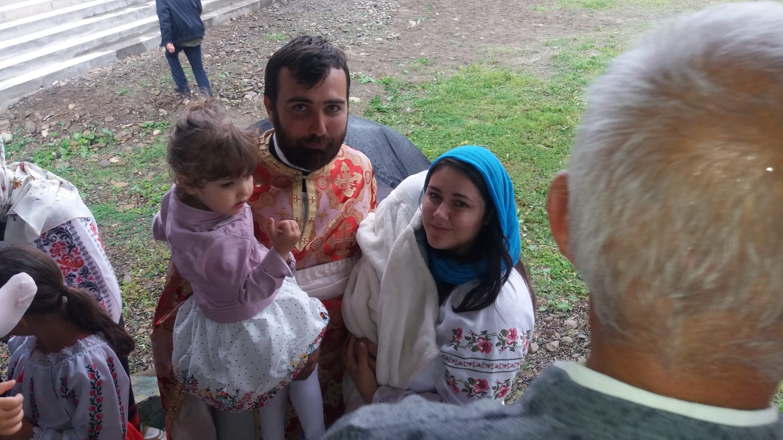 Părintele profesor Vasile Mihoc a slujit şi a conferenţiat la Vicovu de Sus