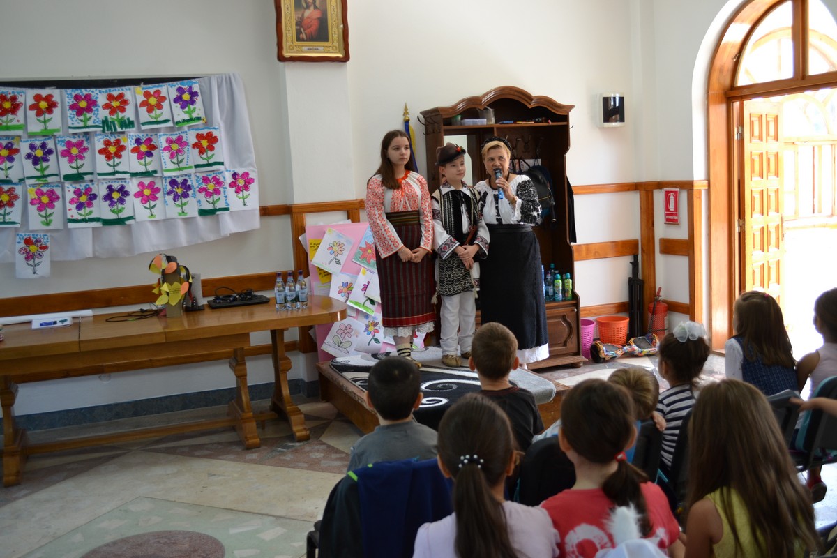 Cântecul și portul popular, prezentat copiilor din Botoşani