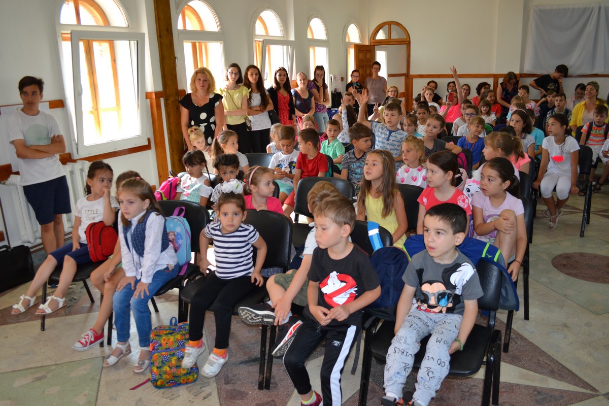 Cântecul și portul popular, prezentat copiilor din Botoşani