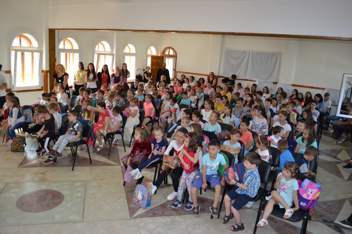 Cântecul și portul popular, prezentat copiilor din Botoşani