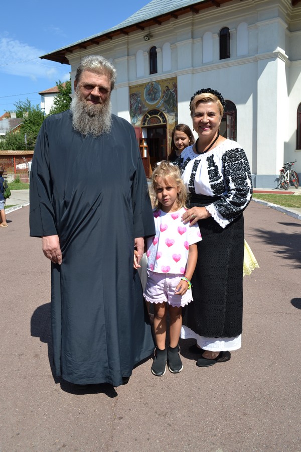 Cântecul și portul popular, prezentat copiilor din Botoşani