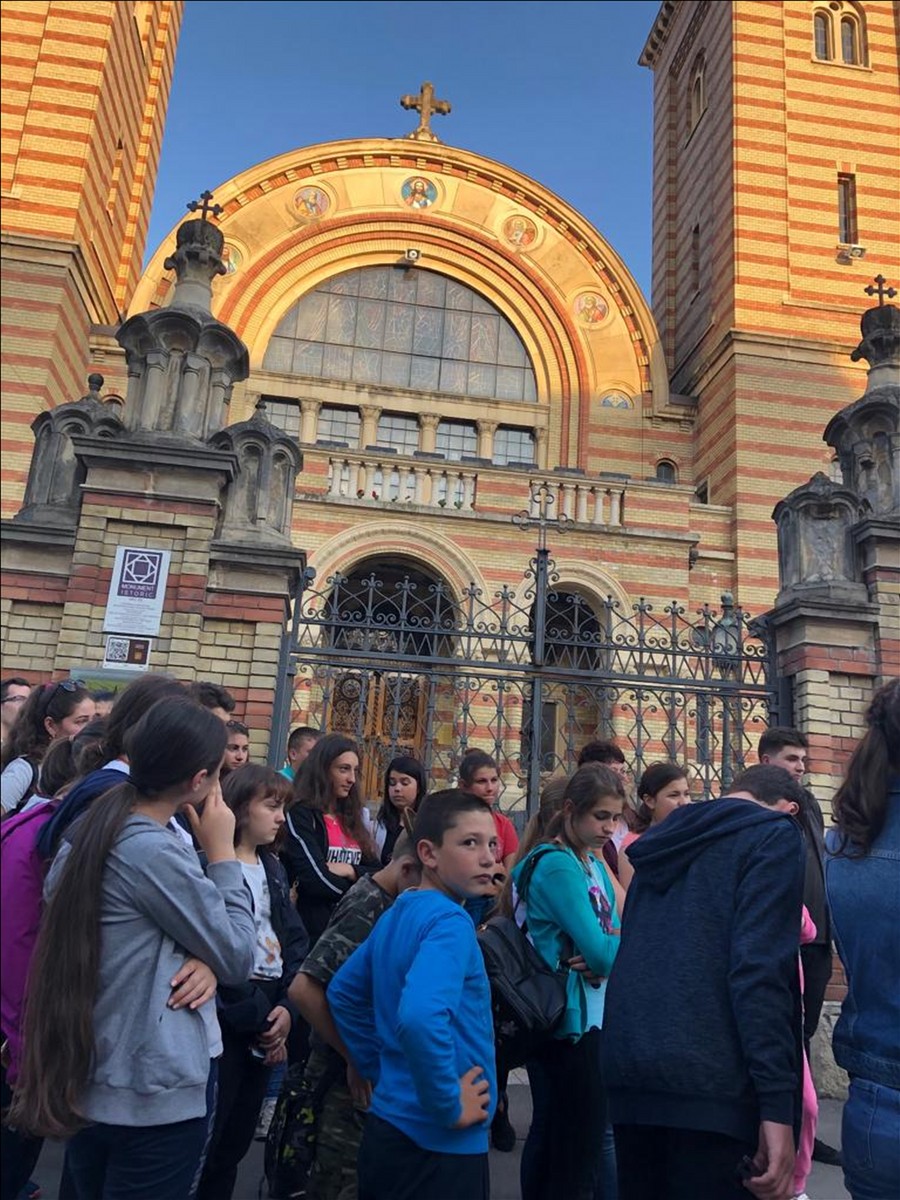 Excursie educativă şi activitate cultural-misionară a Grupului „Vlăstarele Rarăului“ din Câmpulung Moldovenesc Excursie educativă şi activitate cultural-misionară a Grupului „Vlăstarele Rarăului“ din Câmpulung Moldovenesc
