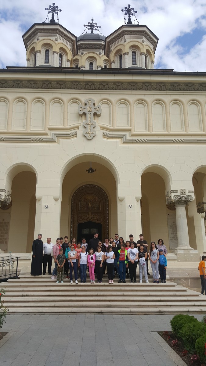 Excursie educativă şi activitate cultural-misionară a Grupului „Vlăstarele Rarăului“ din Câmpulung Moldovenesc Excursie educativă şi activitate cultural-misionară a Grupului „Vlăstarele Rarăului“ din Câmpulung Moldovenesc