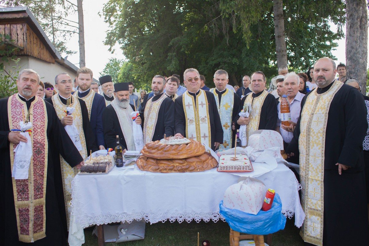 Parohia Bărcu-Goșmani și-a sărbătorit patronii spirituali Parohia Bărcu-Goșmani și-a sărbătorit patronii spirituali