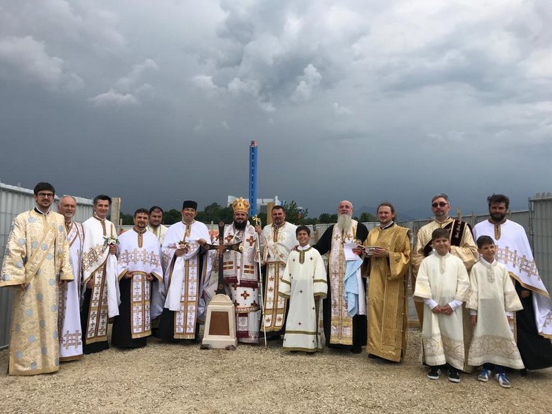 PS Atanasie a pus piatra de temelie a bisericii din singurul cimitir ortodox român din Italia, la Torino PS Atanasie a pus piatra de temelie a bisericii din singurul cimitir ortodox român din Italia, la Torino