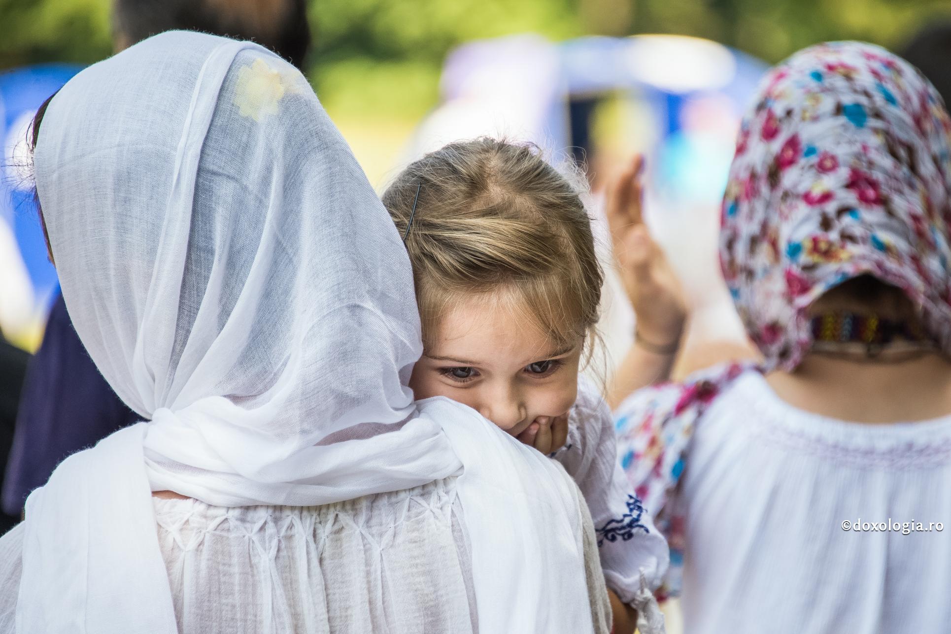 Învățați fetele să fie evlavioase, cuminţi, să dispreţuiască banii şi să nu se dea în vânt după o falsă frumuseţe