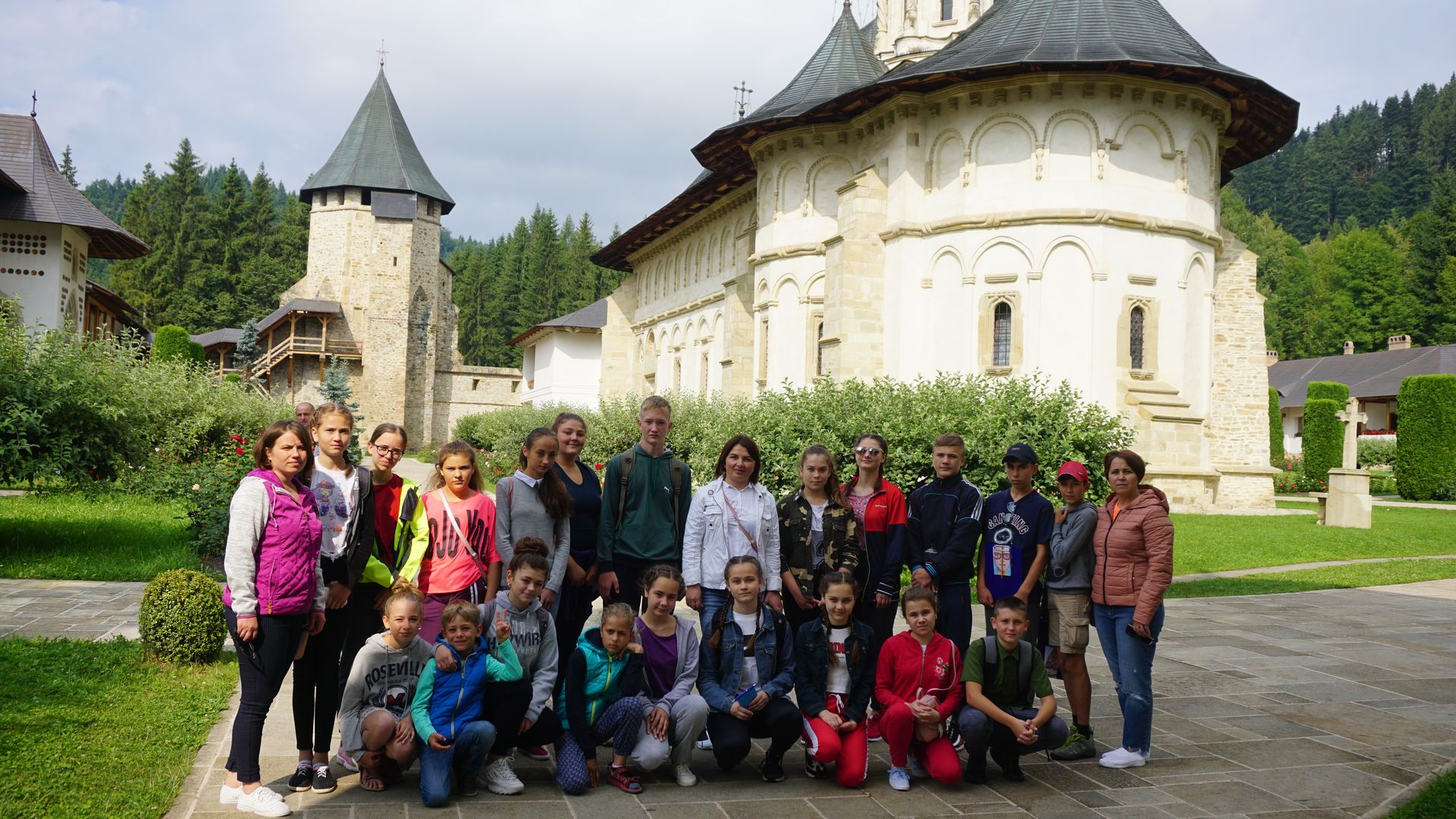 La Mănăstirea Putna s-a încheiat Școala de vară „Ținutul lui Ștefan Vodă”, cu participanți din Basarabia și din România