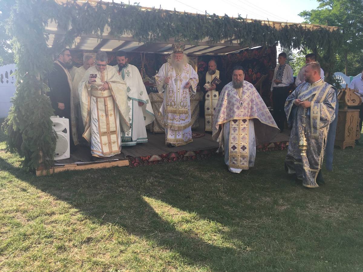 PS Părinte Calinic Botoşăneanul a sfinţit pictura cea nouă de la Parohia Sat Nou