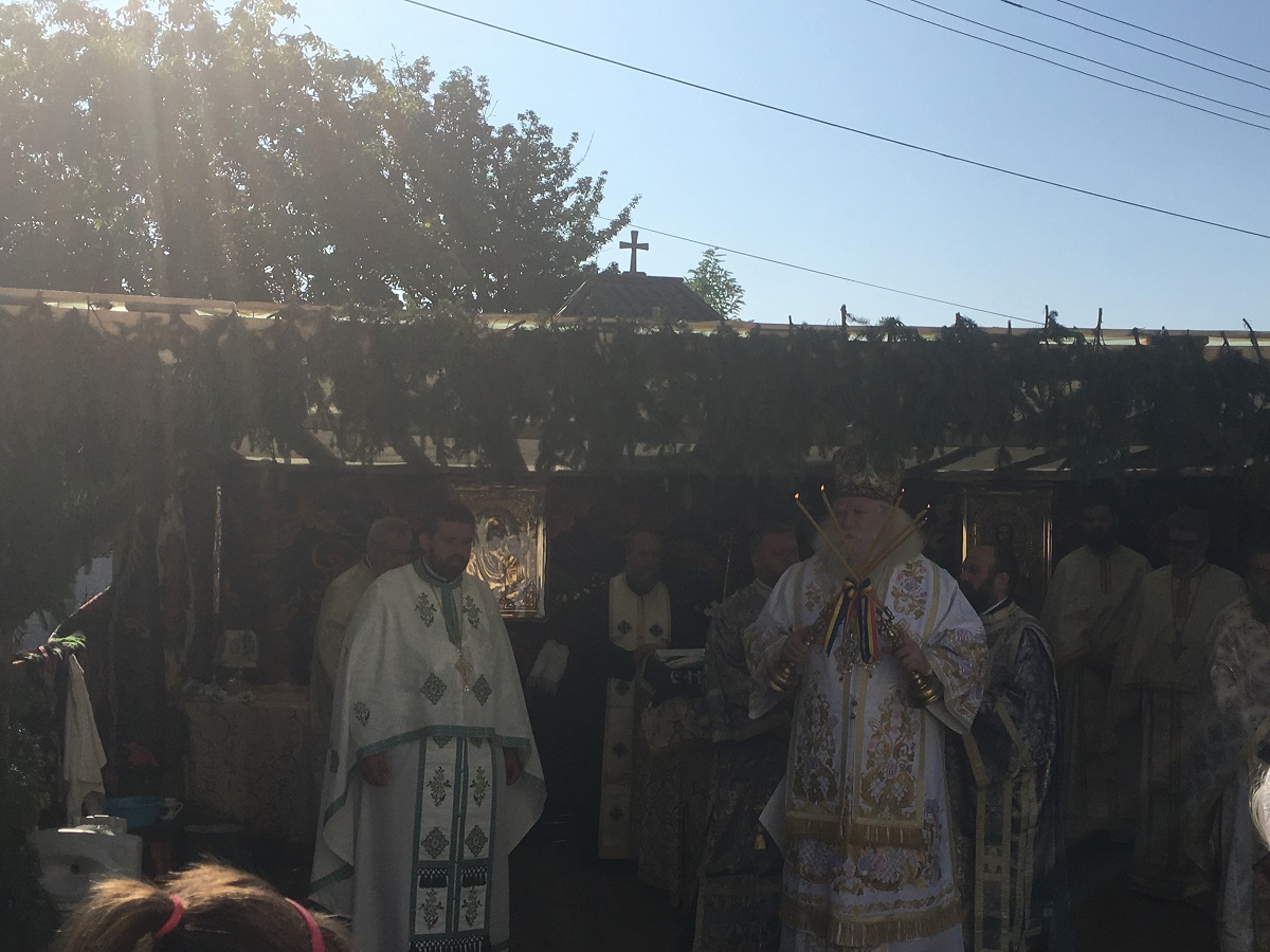 PS Părinte Calinic Botoşăneanul a sfinţit pictura cea nouă de la Parohia Sat Nou