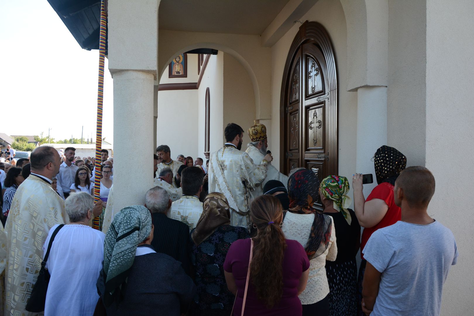 Biserica din Moimești, închinată Sfintei Parascheva, a fost sfințită de IPS Teofan