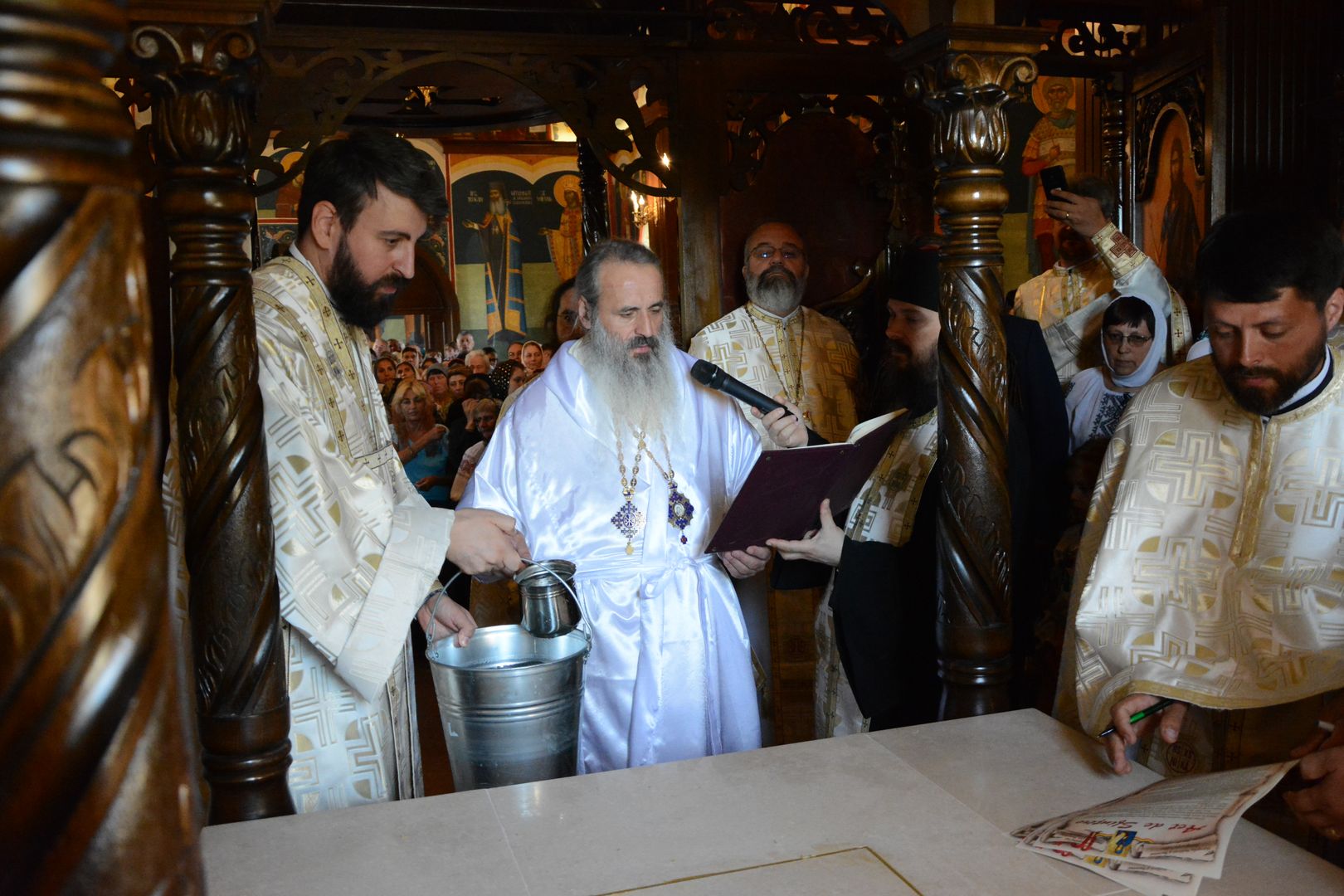 Biserica din Moimești, închinată Sfintei Parascheva, a fost sfințită de IPS Teofan