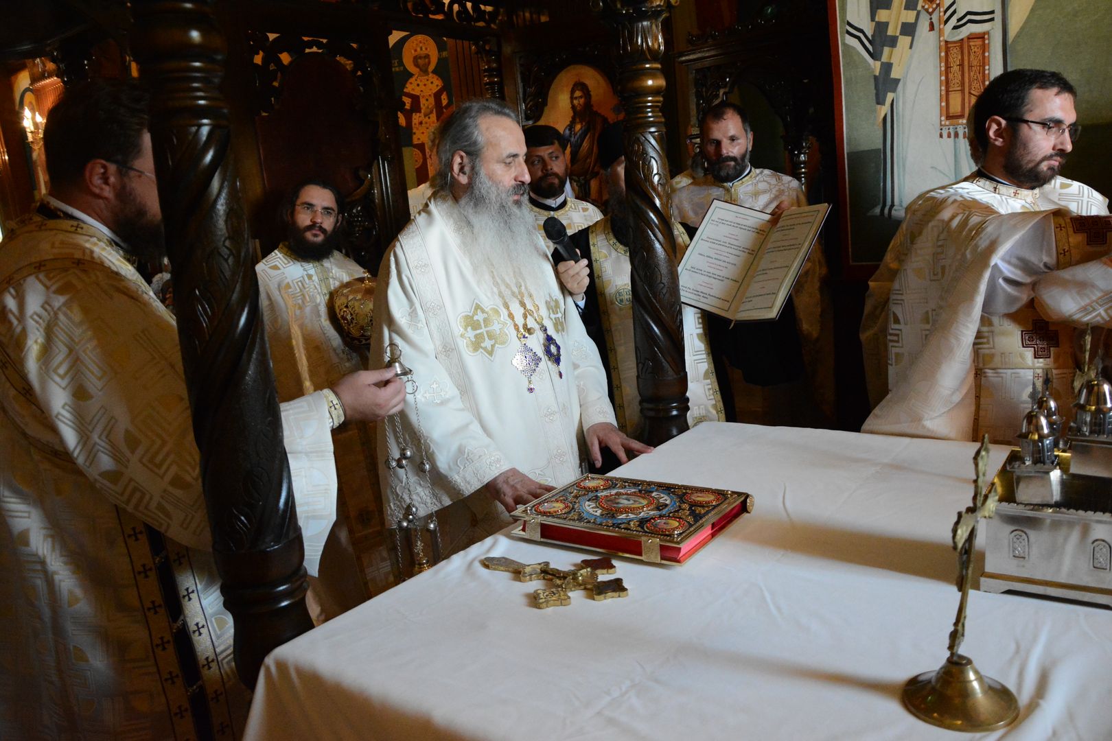 Biserica din Moimești, închinată Sfintei Parascheva, a fost sfințită de IPS Teofan