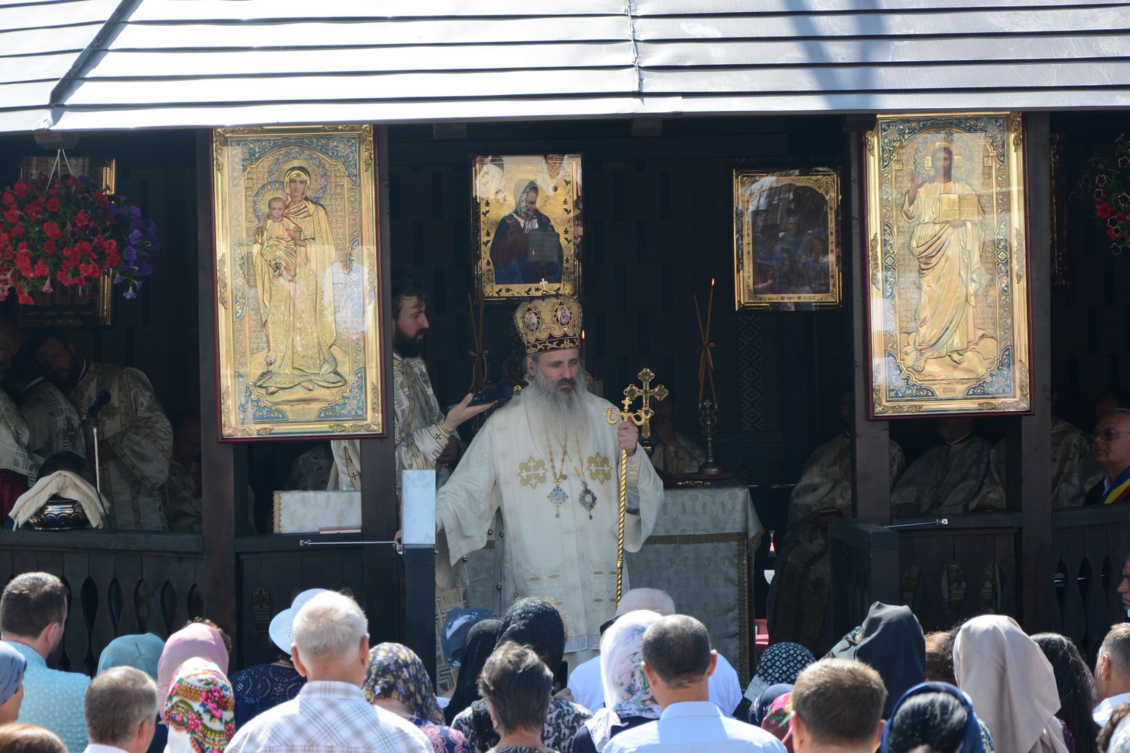 Biserica din Moimești, închinată Sfintei Parascheva, a fost sfințită de IPS Teofan