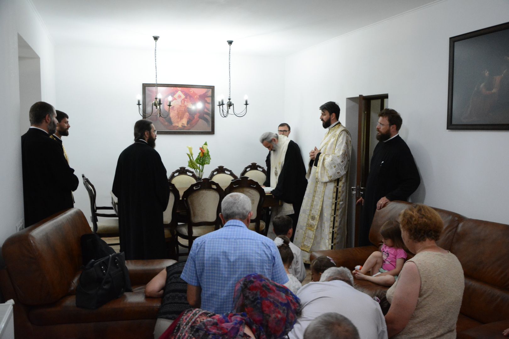 Biserica din Moimești, închinată Sfintei Parascheva, a fost sfințită de IPS Teofan