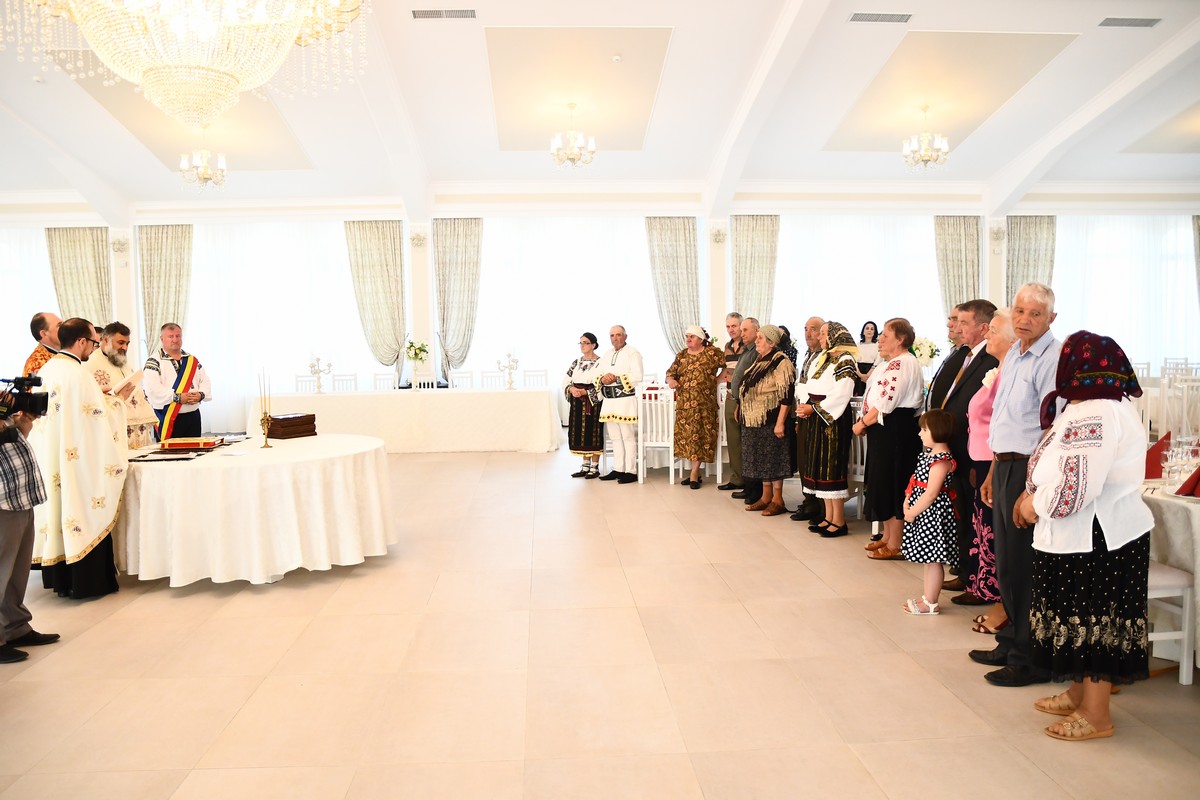 Emoţie, bucurie şi tradiţie în comuna Cornu Luncii