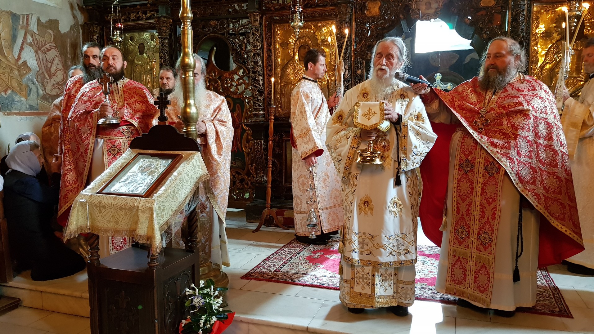 Foto: Cristi Turculeț IPS Părinte Pimen a slujit Sfânta Liturghie la Mănăstirea „Sfântul Ioan cel Nou de la Suceava”