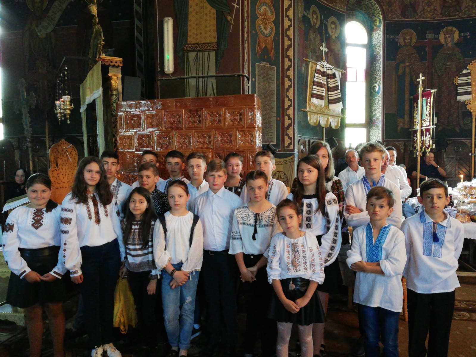 Tabăra „Vacanţă în tinda Bisericii” din Parohia Sadova, sub semnul omagierii satului românesc