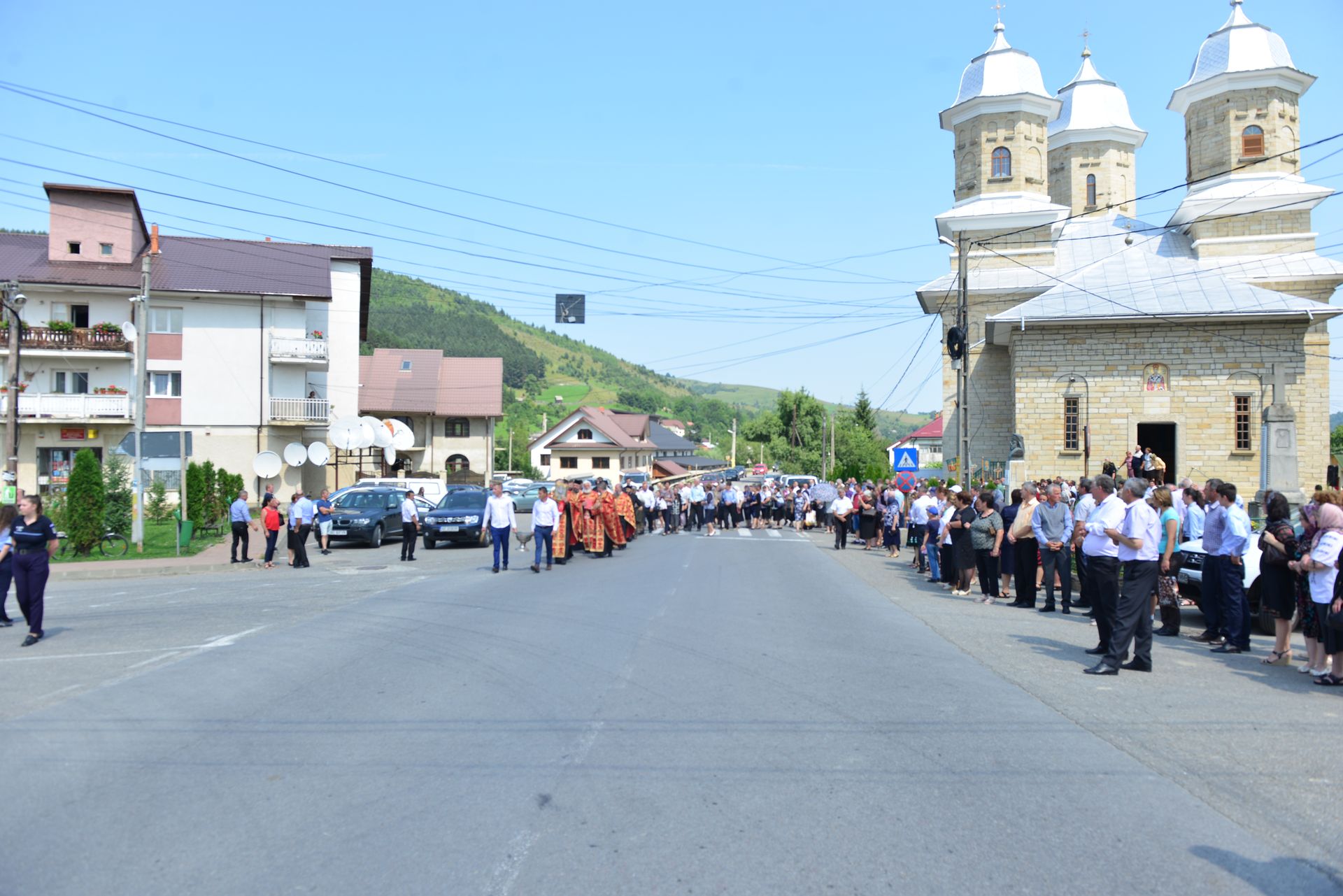 IPS Teofan a sfințit un monument dedicat Patriarhului Nicodim Munteanu