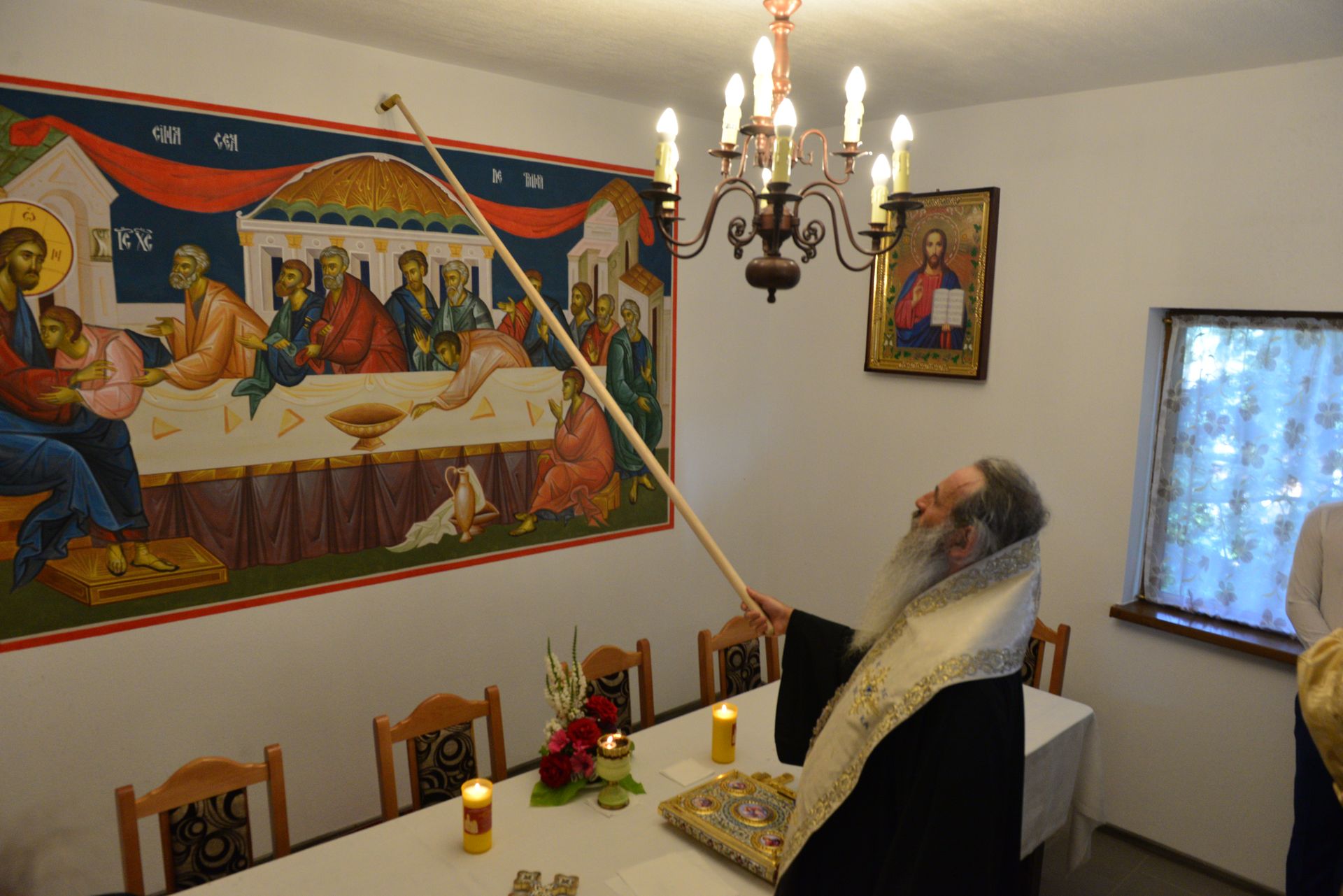 IPS Teofan a sfințit un monument dedicat Patriarhului Nicodim Munteanu