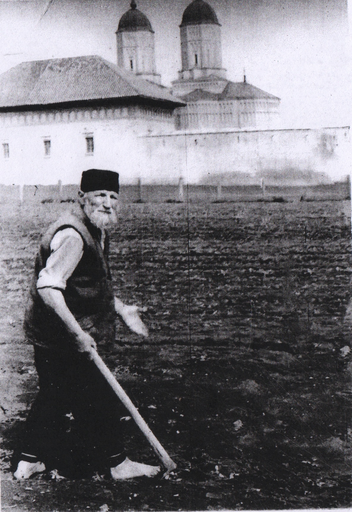 Foto: Părintele Ioachim, Mănăstirea Cetățuia din Iași, 1971 Peștera de la Sihăstria Voronei – pavăză a credinței și adăpost pentru povești și odoare
