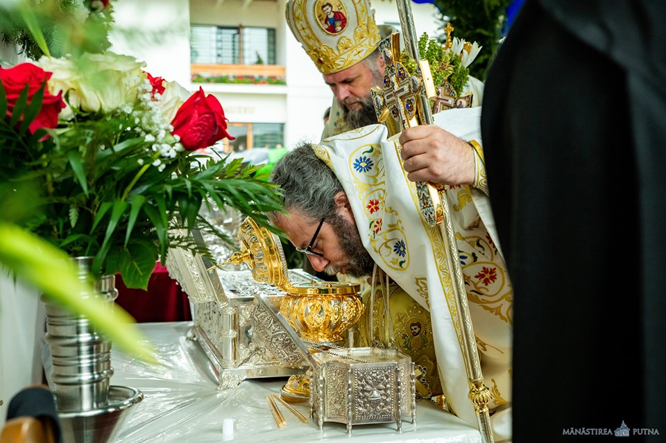 Hramul cel mare al Putnei: „O numim Maica Domnului și avem credință că este și Maica noastră a tuturor”