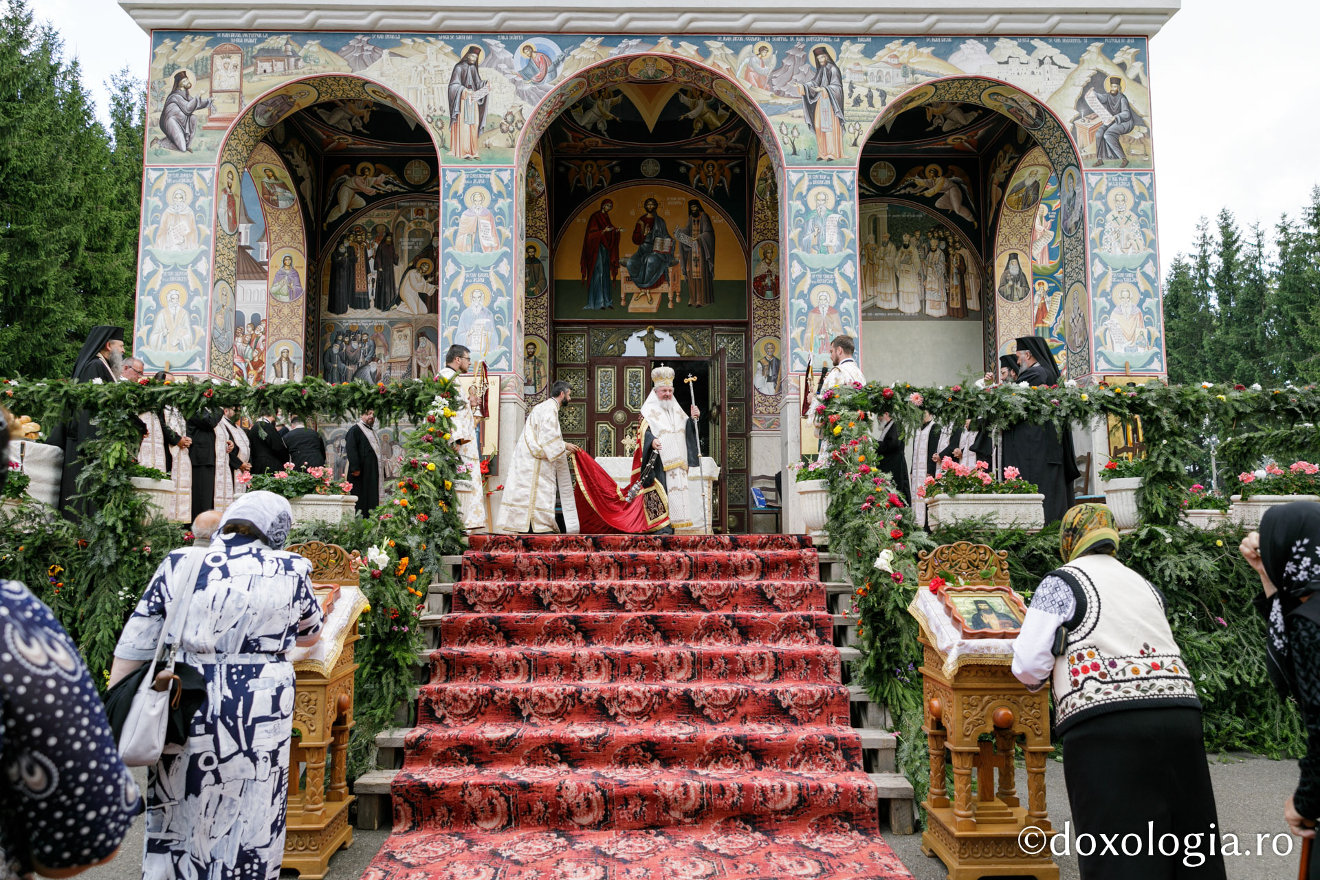 Slujba Privegherii / foto: Oana Nechifor Sărbătoarea Sfântului Ioan Iacob la Seminarul Teologic de la Mănăstirea Neamț – au început sărbătorile Sfinților Nemțeni