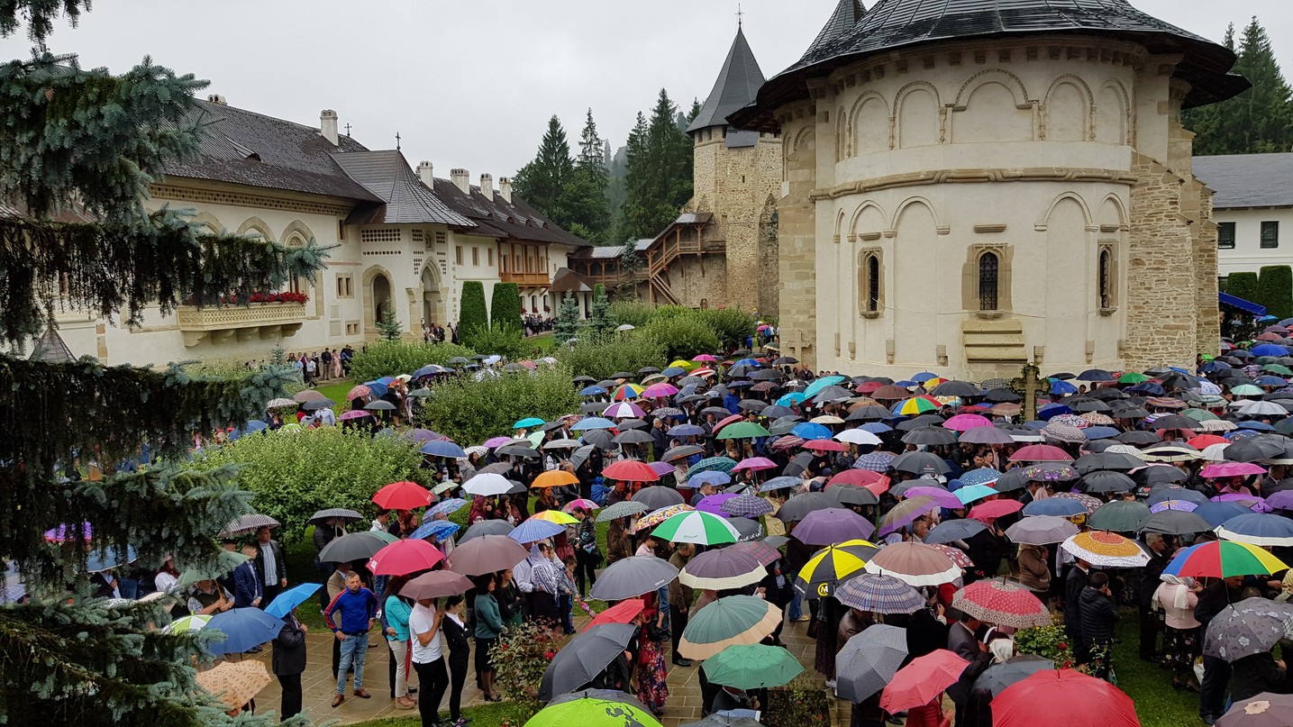 Hramul cel mare al Putnei: „O numim Maica Domnului și avem credință că este și Maica noastră a tuturor”