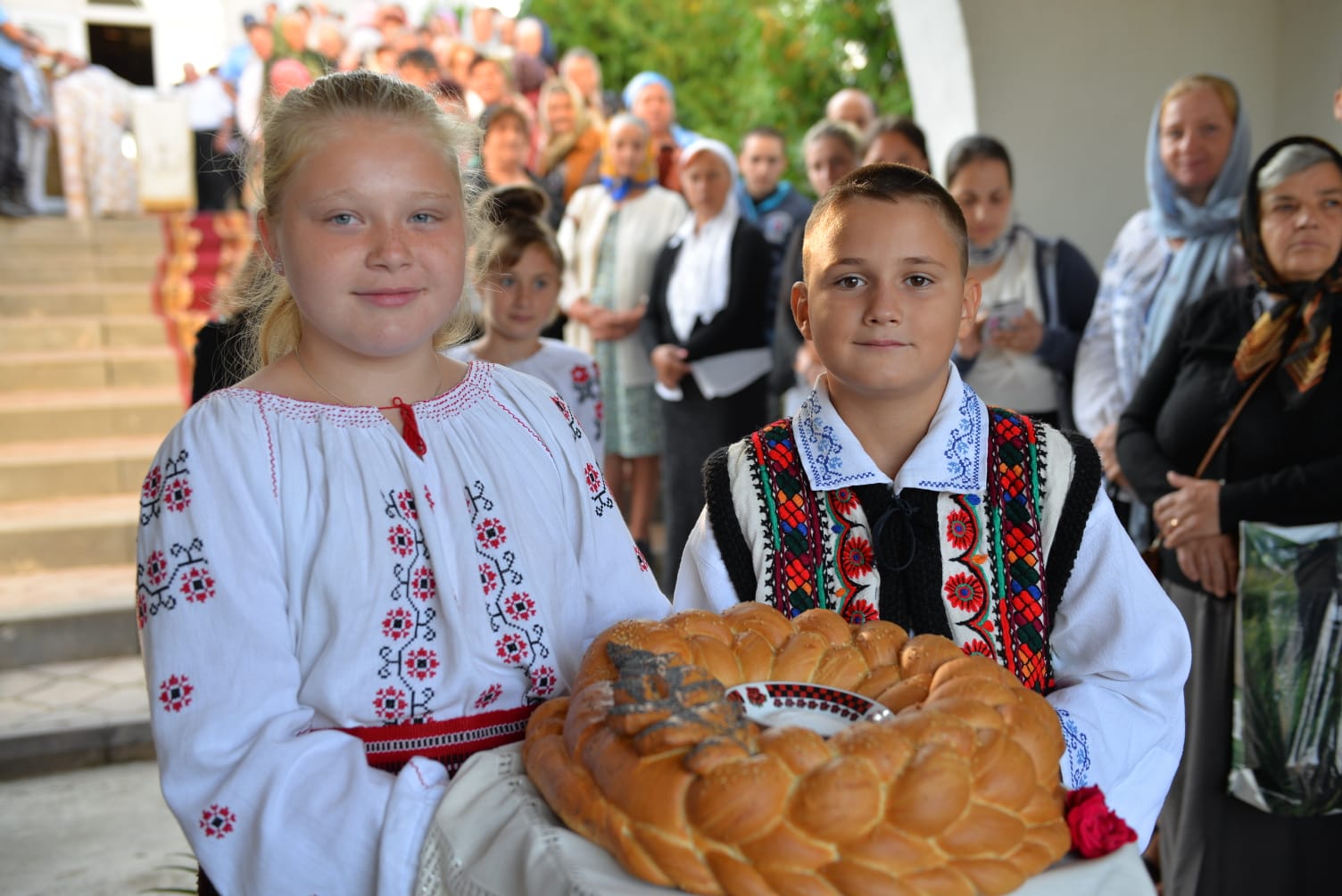 foto: Bogdan Bulgariu Biserica din Rediu – Ruginoasa a fost sfințită de Mitropolitul Moldovei și Bucovinei