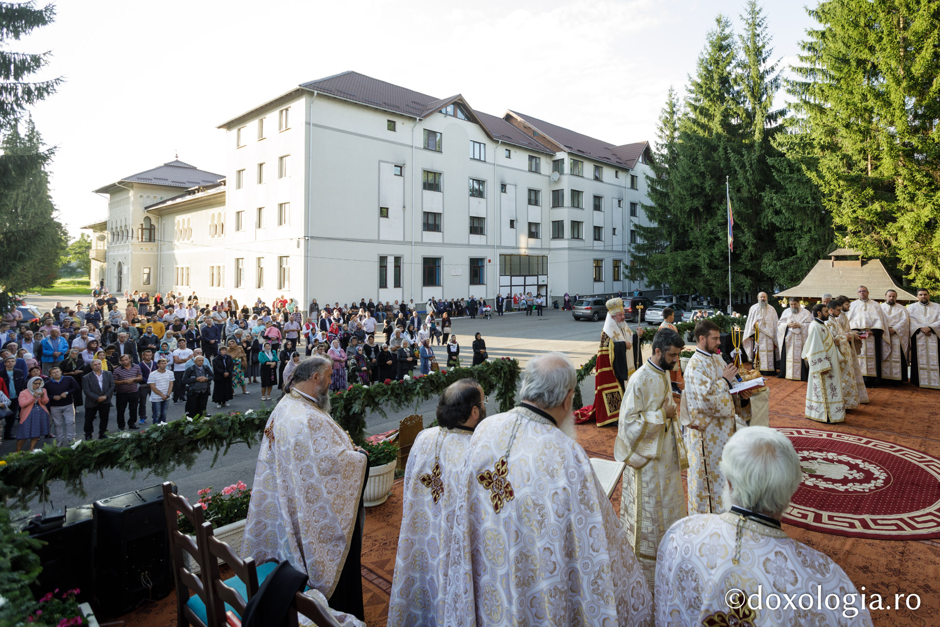 Slujba Privegherii / foto: Oana Nechifor Sărbătoarea Sfântului Ioan Iacob la Seminarul Teologic de la Mănăstirea Neamț – au început sărbătorile Sfinților Nemțeni