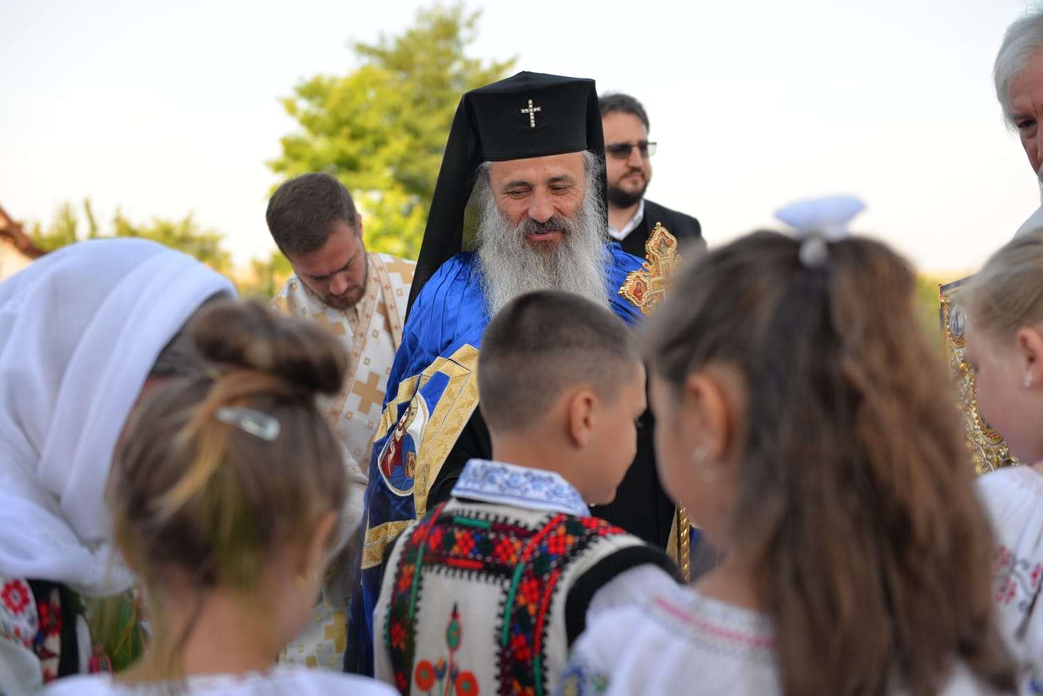 foto: Bogdan Bulgariu Biserica din Rediu – Ruginoasa a fost sfințită de Mitropolitul Moldovei și Bucovinei