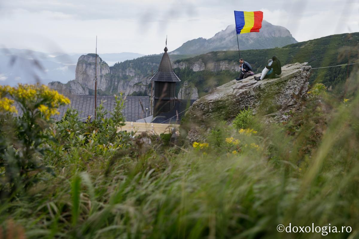 (Video) Praznicul Schimbării la Față a Domnului Hristos la Mănăstirea Ceahlău