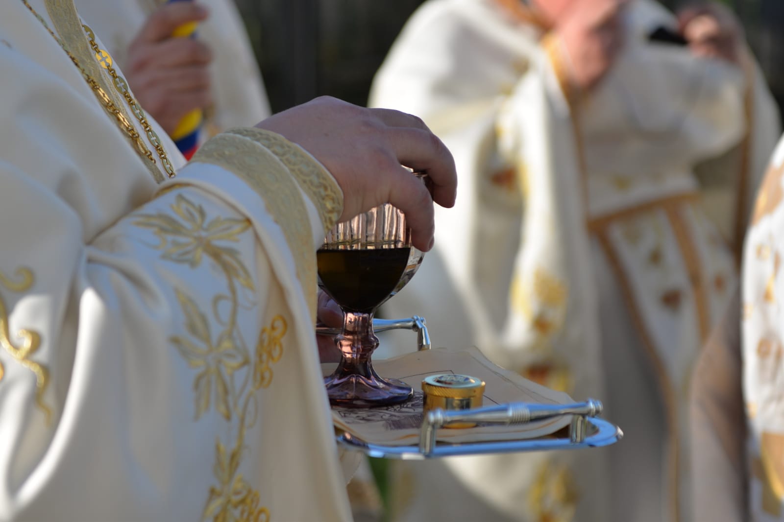 foto: Bogdan Bulgariu Biserica din Rediu – Ruginoasa a fost sfințită de Mitropolitul Moldovei și Bucovinei