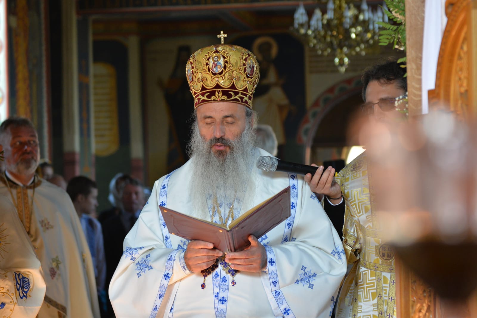 foto: Bogdan Bulgariu Biserica din Rediu – Ruginoasa a fost sfințită de Mitropolitul Moldovei și Bucovinei