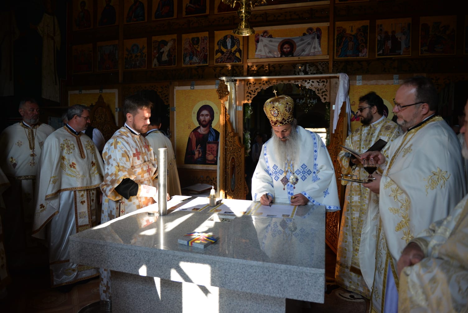 Biserica din Rediu – Ruginoasa a fost sfințită de Mitropolitul Moldovei și Bucovinei