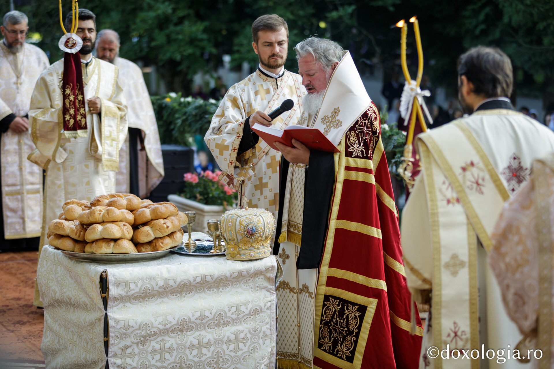 Slujba Privegherii / foto: Oana Nechifor Sărbătoarea Sfântului Ioan Iacob la Seminarul Teologic de la Mănăstirea Neamț – au început sărbătorile Sfinților Nemțeni