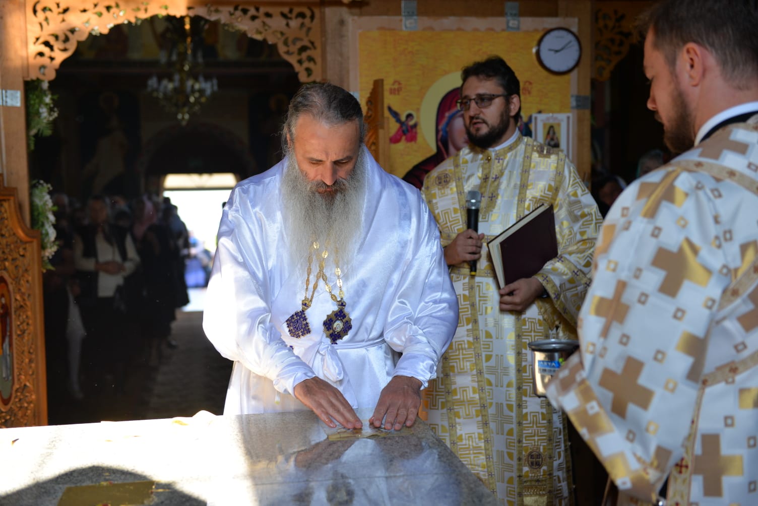 foto: Bogdan Bulgariu Biserica din Rediu – Ruginoasa a fost sfințită de Mitropolitul Moldovei și Bucovinei