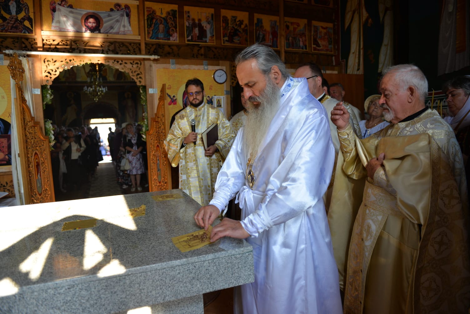 foto: Bogdan Bulgariu Biserica din Rediu – Ruginoasa a fost sfințită de Mitropolitul Moldovei și Bucovinei