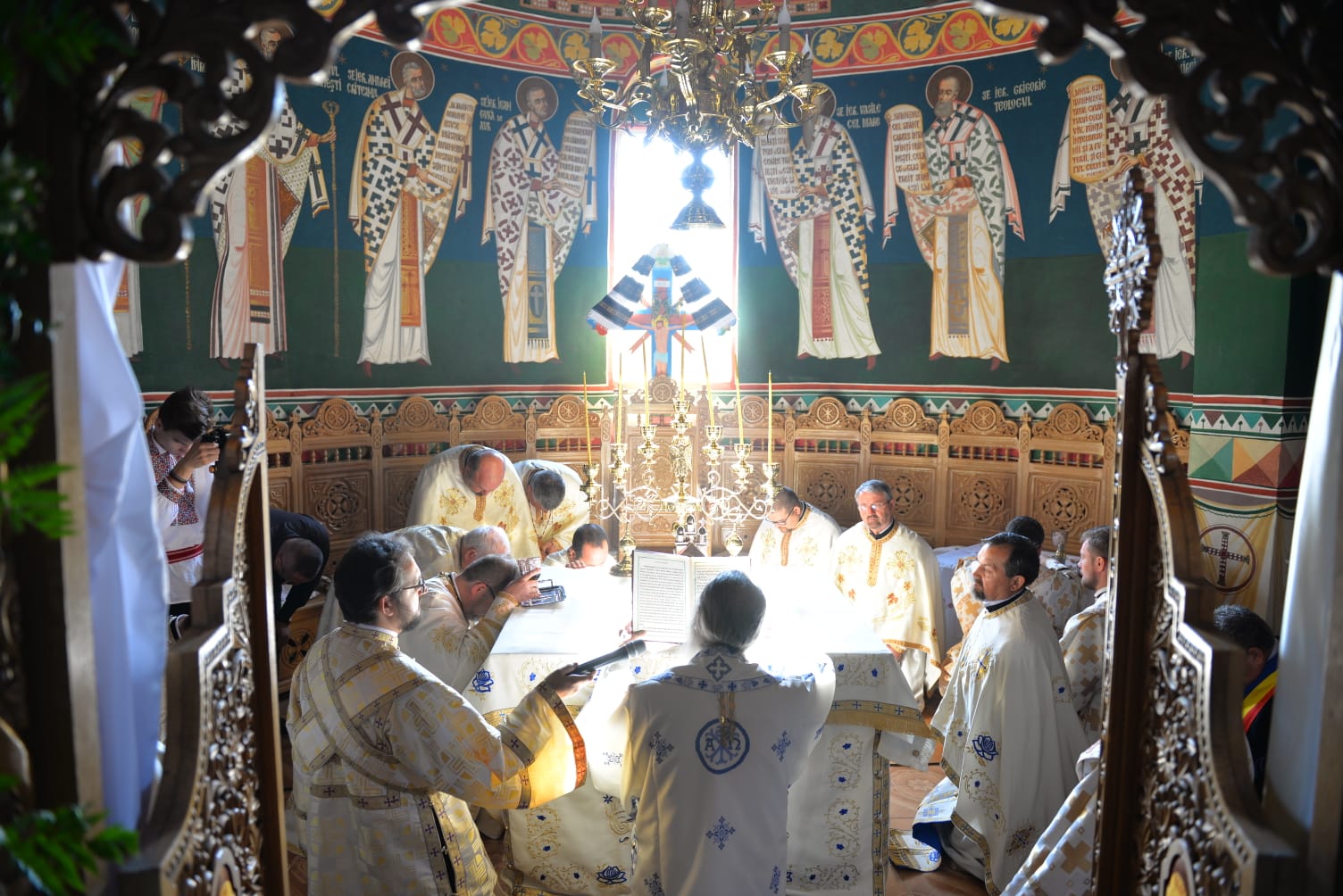 foto: Bogdan Bulgariu Biserica din Rediu – Ruginoasa a fost sfințită de Mitropolitul Moldovei și Bucovinei