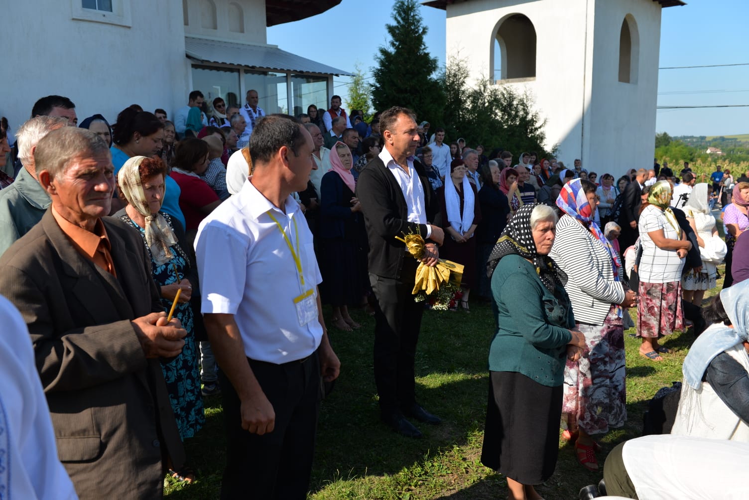 foto: Bogdan Bulgariu Biserica din Rediu – Ruginoasa a fost sfințită de Mitropolitul Moldovei și Bucovinei