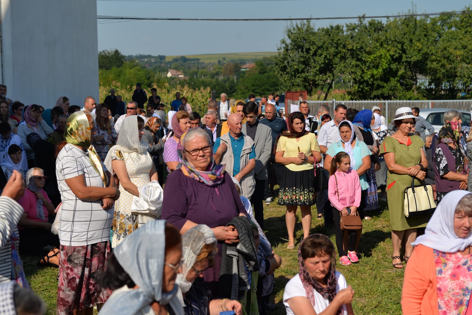 foto: Bogdan Bulgariu Biserica din Rediu – Ruginoasa a fost sfințită de Mitropolitul Moldovei și Bucovinei