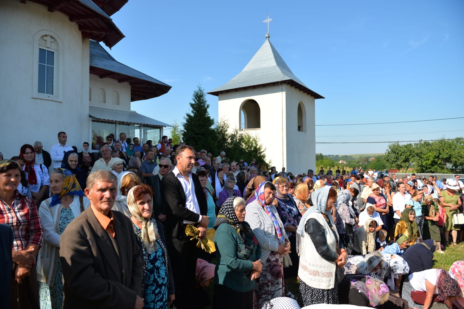 foto: Bogdan Bulgariu Biserica din Rediu – Ruginoasa a fost sfințită de Mitropolitul Moldovei și Bucovinei