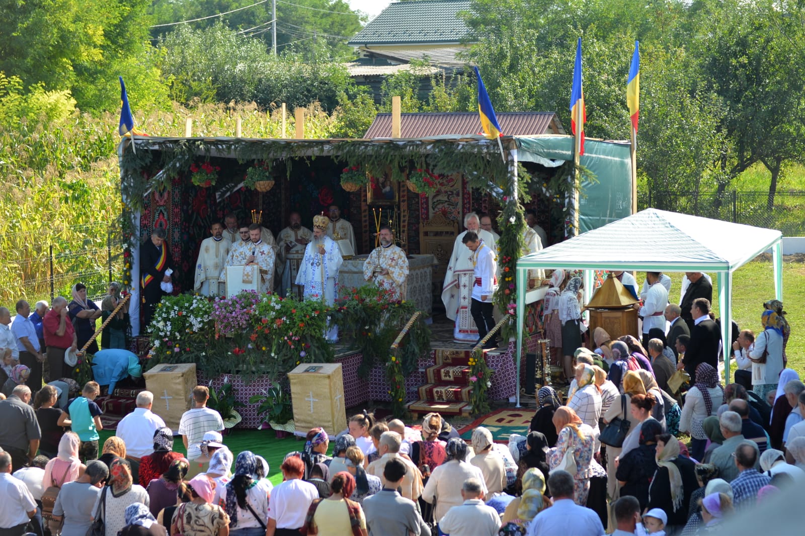 foto: Bogdan Bulgariu Biserica din Rediu – Ruginoasa a fost sfințită de Mitropolitul Moldovei și Bucovinei
