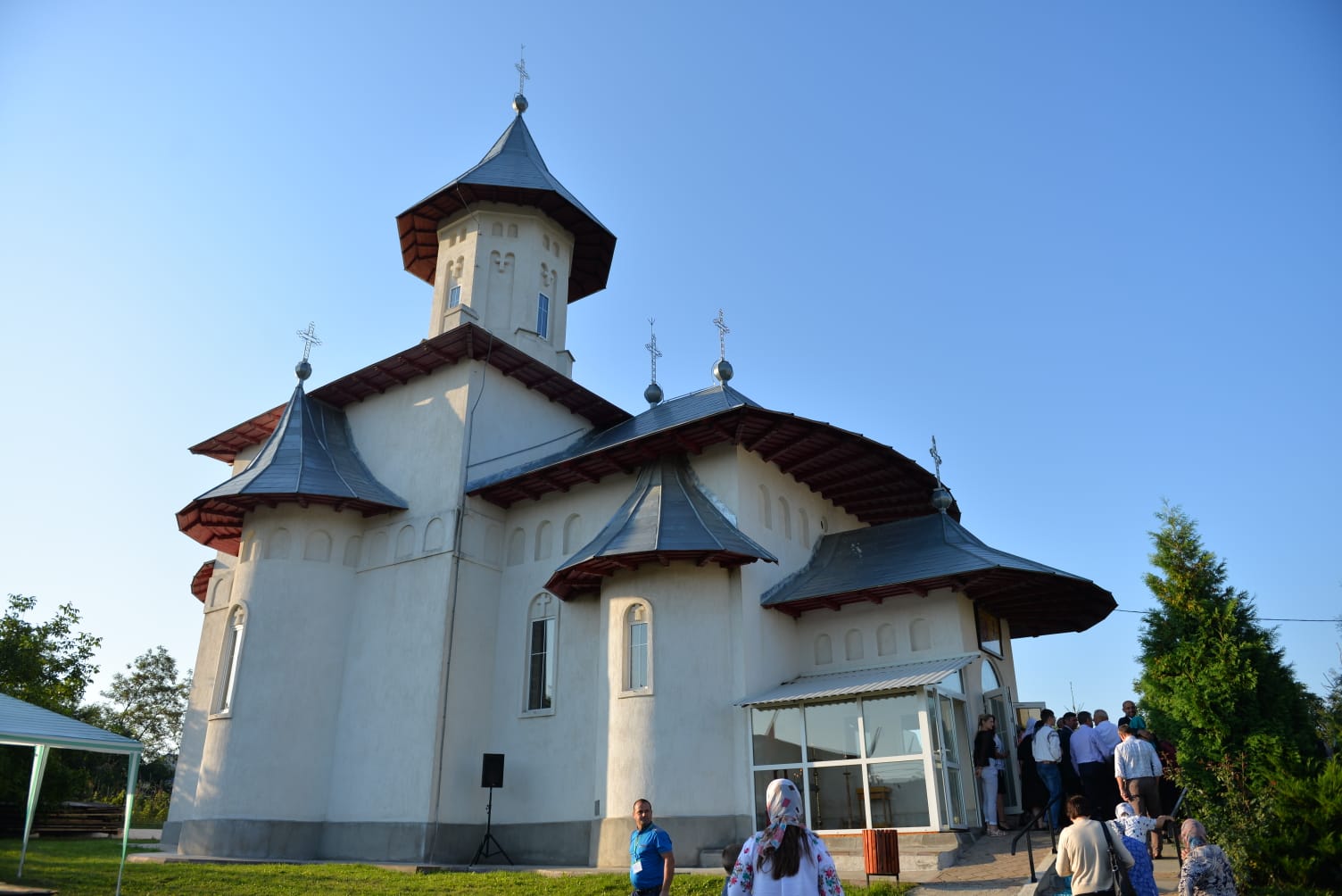 foto: Bogdan Bulgariu Biserica din Rediu – Ruginoasa a fost sfințită de Mitropolitul Moldovei și Bucovinei