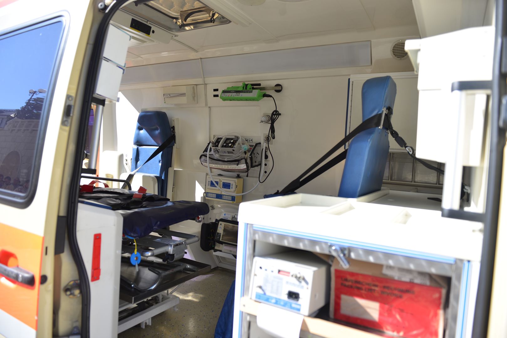 Fundația medicală Providența Iași a primit două ambulanțe de la Crucea Roșie din Bavaria