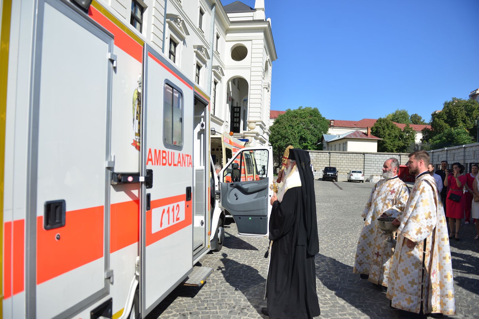 Fundația medicală Providența Iași a primit două ambulanțe de la Crucea Roșie din Bavaria
